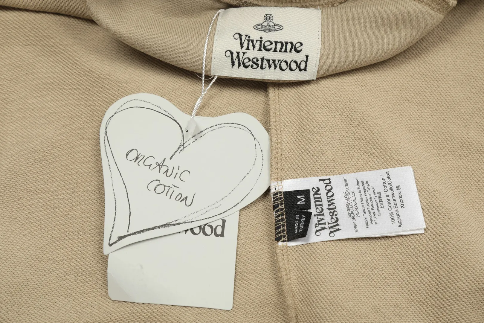 VIVI70# "Exclusive hot style" vivienne west wood West Queen Vivienne Saturn classic winning round neck sweatshirt 2024 top hot style No need to say more, directly open the details YB mold opening Correct overlock neckline details ⚠️The authentic product is the overlock threaded collar without a collar strip. Our family only makes the right version. We are careful to make sure that the first release of the Queen Mother on the whole network is correct. The full range of correct accessories and every detail is completely restored. Straight up to full Size: XS-L